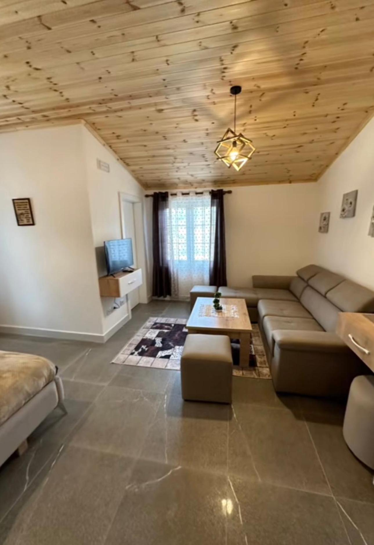 Qyteza Guest House & Camping Shkoder Ngoại thất bức ảnh