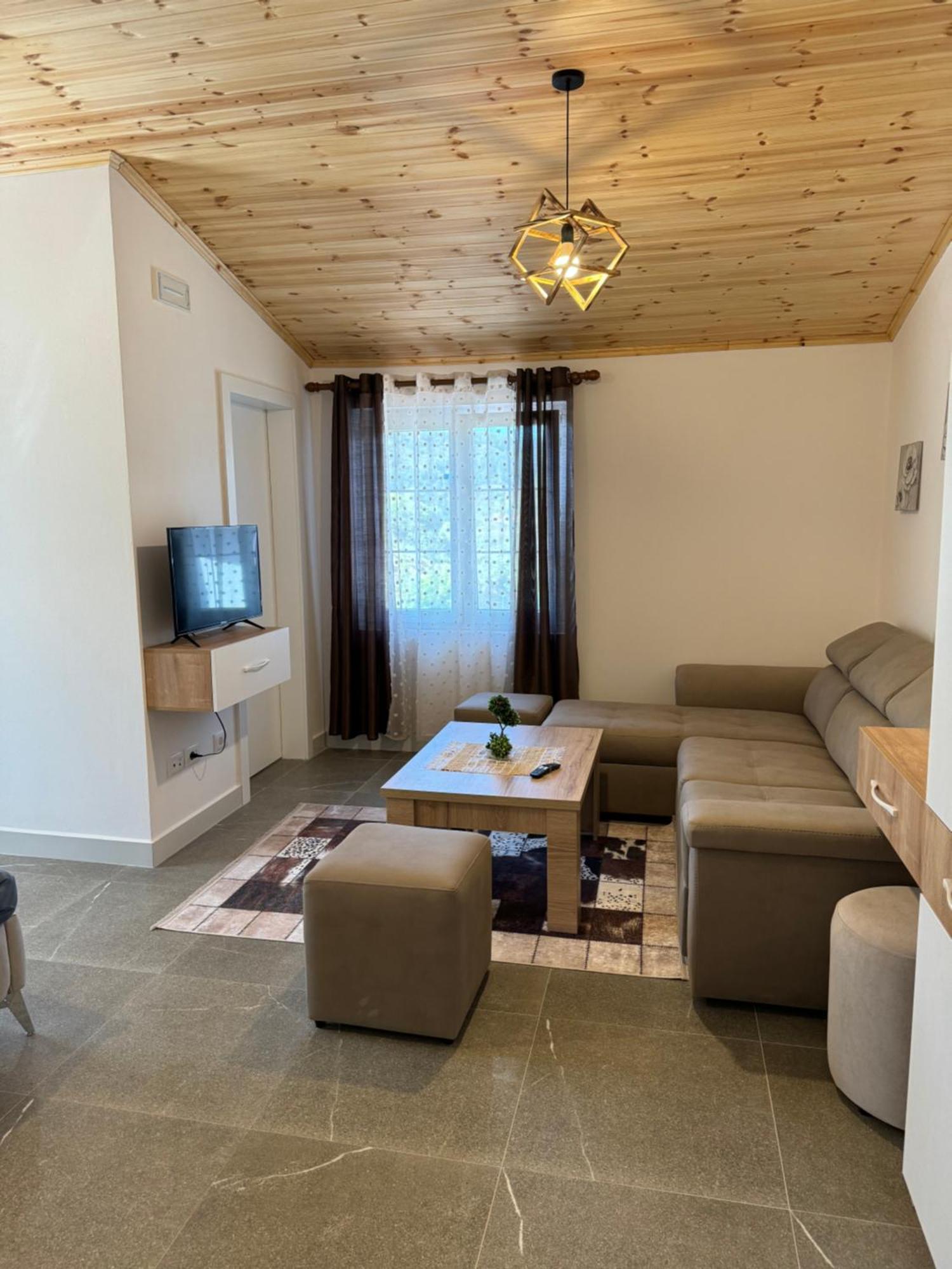 Qyteza Guest House & Camping Shkoder Ngoại thất bức ảnh